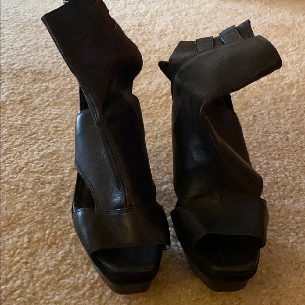 BCBG Maxazria 8 1/2 Sexy platform Shoes